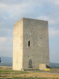La tour carrée du château